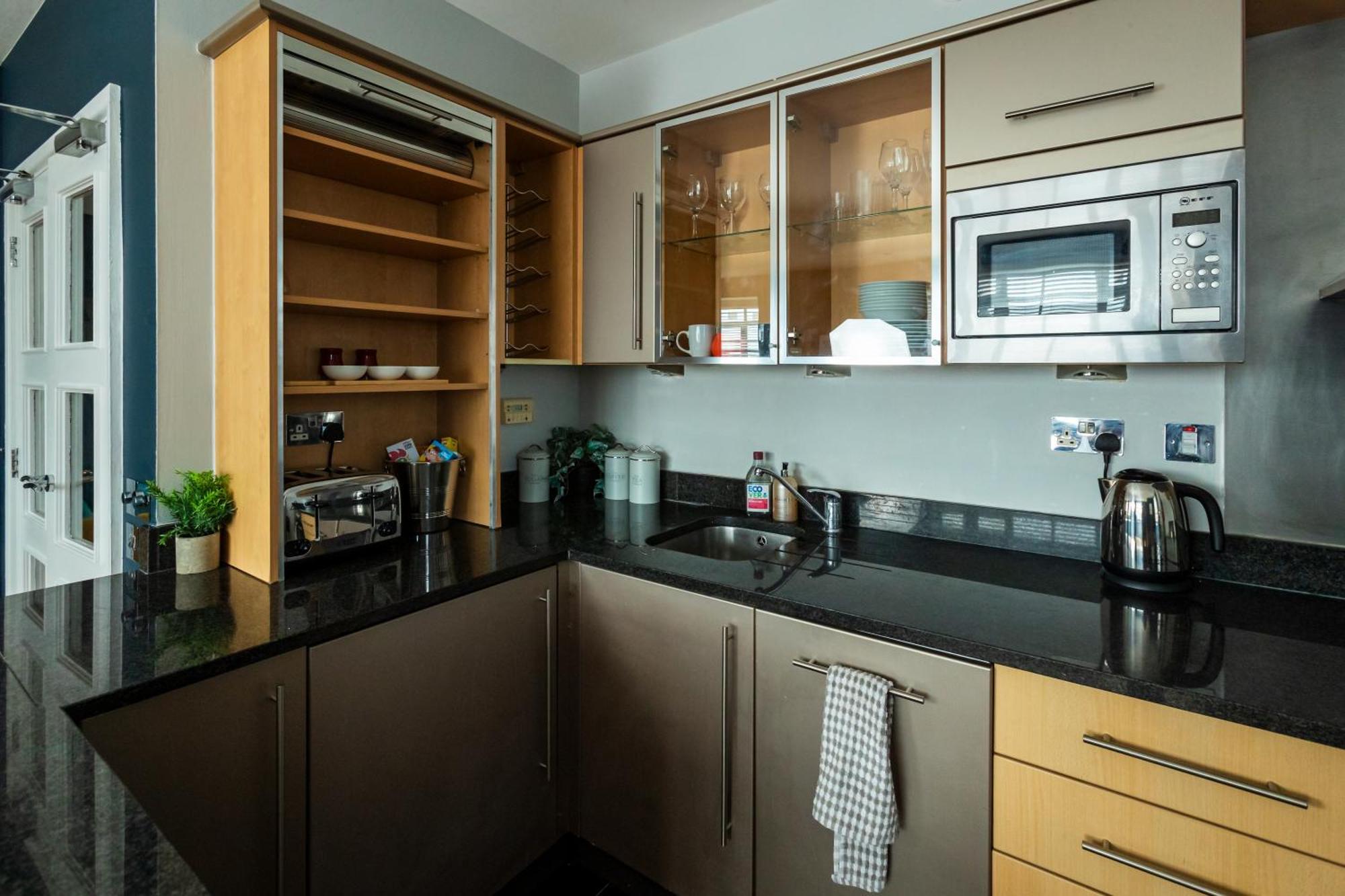 Executive Apartment, City Central 브라이턴 외부 사진